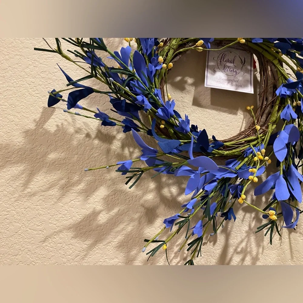 Floral living ❤️ ❤️ Periwinkle, Yellow Forsythia Bud Wreath  12” NWT